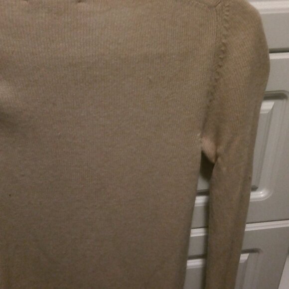 FERRE Luxury Plunge Neck Sweater - Picture 5 of 5